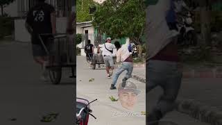 Vendiendo plátano 🍌 y Yuca 🍠🤣🤣🤣 comedia humor broma [upl. by Sitsuj58]