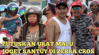 JOGET PAKE KOLORSEMPAK DI LAMPU MERAH ZEBRA CROSS [upl. by Carling]