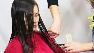 Nice woman getting an haircut from long to medium and charmy style [upl. by Kimber]