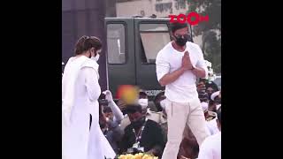 Shah Rukh Khan pays his last respect at Lata Mangeshkars funeral 😓  shorts shahrukhkhan [upl. by Nosak]