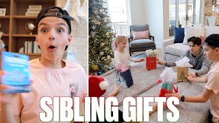 SIBLING GIFT EXCHANGE GAME 2022  NEVER HAVE I EVER SIBLING CHRISTMAS GIFT SWAP [upl. by Elicia]