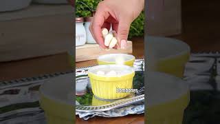 Como hacer Gelatina de QUESO PHILADELPHIA Y BOMBONES  Recetas de postres  Cocina Vital [upl. by Notsirt]