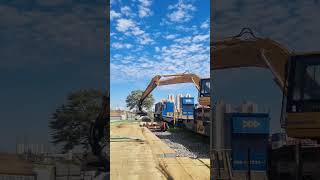 Carregando o trem de serviço  lastro com dormentes trem tremdecarga ferrovia maquinapesada [upl. by Lockwood]