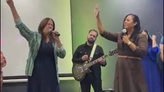 Mi corazón lo sabe bien cantando con Carolina Hernández y Sammy Ramírez de Honduras [upl. by Neruat]