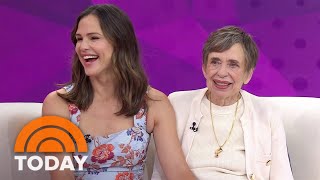 Jennifer Garner and mom Pat talk family ‘Pretend Cooking Show’ [upl. by Rennerb890]