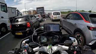 R1200RT P Filtering through stopped M25 traffic [upl. by Ennovart]