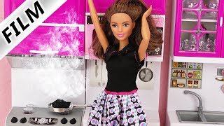 Barbie Filme deutsch  BESTE FREUNDINNEN zu Besuch zum Essen  Chaotischer Tag amp Brand in der Küche [upl. by Kuth957]