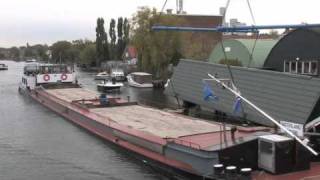 berging woonboot in Leiden [upl. by Baumbaugh]