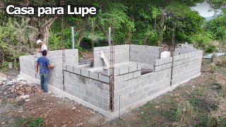 Vean cómo va la construcción de casa para Lupe y doña Gerarda – Ediciones Mendoza [upl. by Ariayek]