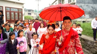 貴州大山里娶媳婦，新郎家到新娘家只有100米的距離，真幸福The groom’s house is only 100 meters away from the bride’s house so ha [upl. by Nelon]