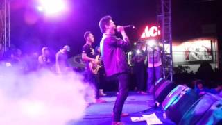 denden gonjalez  shesgone  live konser with voc band [upl. by Rairb720]