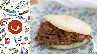 Cómo hacer arepas rellenas de carne mechada [upl. by Nevag633]