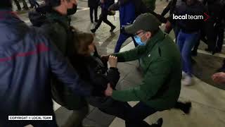 No Green Pass nuovi fermi di polizia una signora ed altri manifestanti identificati a Milano [upl. by Adam]