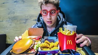 UNA SEMANA COMIENDO en McDONALDS 3 En un país diferente cada día [upl. by Hgieleak]