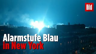 Flackerndes blaues Licht führt in New York zu wilden Spekulationen [upl. by Allys]