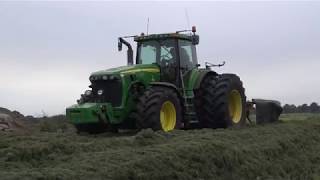 GRAS KUIL AANRIJDEN MET EEN JOHN DEERE 8420 HOLARAS KUILVERDELER [upl. by Nerro]