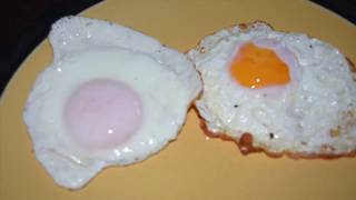 Dos maneras de preparar Huevos fritos [upl. by Fonseca271]