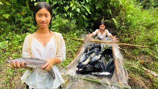 Orphan girl builds ancient fish traps to harvest fish for sale [upl. by Haronid294]