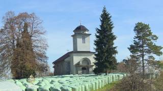 Muslimanska porodica renovira crkvu kod Cazina [upl. by Aridnere7]