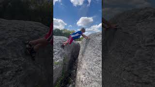 Vertical climb up the crevice letsgo bouldering [upl. by Piwowar]