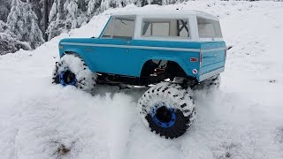 Vaterra Ascender FORD BRONCO Snow and fun 22 FLATIRON [upl. by Ardnazil121]