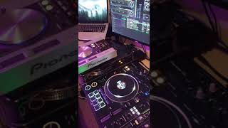 Pioneer XDJ XZ  Rekordbox 6 DVS test with CDJ 200 [upl. by Tammara238]