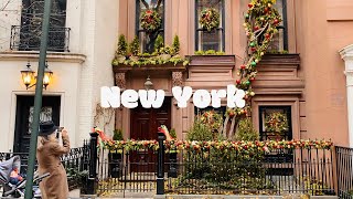 4K🇺🇸NYC Walk🗽Upper East Side🎄Christmas Decor amp Lights Lexington Ave to Madison Ave  Dec 2021 [upl. by Krock90]