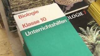 Westdeutscher Pfarrer bewahrt DDRBücher vor der Müllhalde [upl. by Erapsag712]