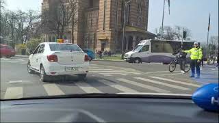 TaximeTRISTUL Simi Drăgoi lea arătat milițienilor degetul mijlociu și lea recitat din legi [upl. by Nohtanhoj]