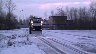 Unimog u1000 beim schneeräumen  Unimog u1000 snow removal [upl. by Llehcam]