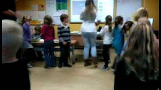 De hokey pokey met juf Leonie [upl. by Loyce]