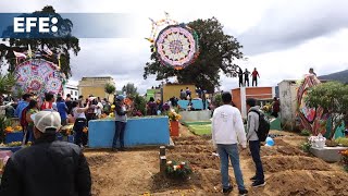 Vuelan los barriletes gigantes en Guatemala y el país espera que la Unesco reconozca ese festival co [upl. by Anirehtac150]