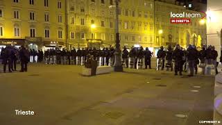 LIVE Protesta No Green Pass a Trieste Piazza Unità dItalia blindata diretta video [upl. by Plato]