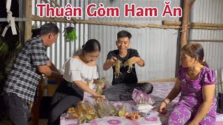 Thuận Gòm ham ăn  Có Hải Sản Ngon Mà Không Mời Gia Đình Bà 8 Ăn [upl. by Rtoip]