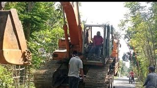 The process of unloading an excavator from a selfloader truck [upl. by Ainotal]