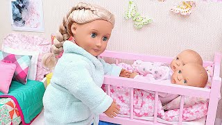 Mommy and twin baby dolls family routine in dollhouse  PLAY DOLLS [upl. by Ignace500]