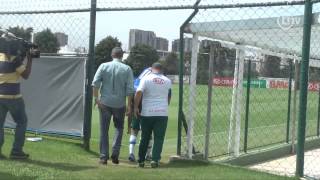 Valdivia deixa treino chorando e carregado [upl. by Camp]