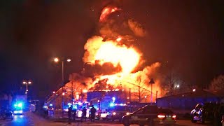 GROẞBRAND in Düsseldorf Flammen  Explosionen  Einsatzfahrten  Düsseldorf Heerdt 1617012020 [upl. by Stoeber439]