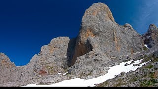 Subida al Picu UrrielluNaranjo de Bulnes Picos de Europa [upl. by Milak]