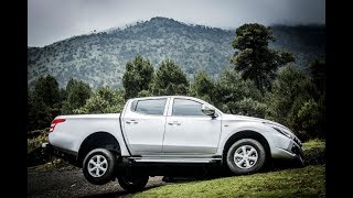 Mitsubishi L200 DKR  Rumbo Motriz [upl. by Memberg]