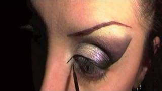 Makeup tutorial quoteasyquot bianco e viola [upl. by Oisangi884]