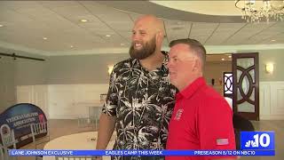 Lane Johnson lends helping hand to Veterans Golf Association [upl. by Teria]