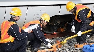 新幹線の脱線復旧訓練 ＪＲ西日本博多総合車両所岡山支所 [upl. by Otnas]