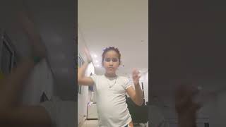 CHICLETE  EMILLY VICK E ROBSON shortdance dança musica analauraemariahelena [upl. by Eikcim]