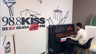 Mr Pianoman  Playing a piano medley at 988 KISS FM radio – Thomas Krüger [upl. by Dalia]