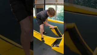 Dinge die man in einer Trampolinhalle NICHT machen sollte trampolin comedy parkour [upl. by Friend]