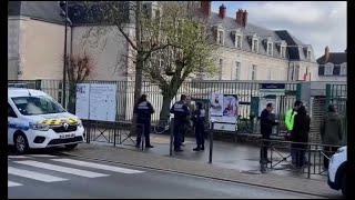 VIDÉO À Blois le lycée AugustinThierry ciblé par une fausse alerte à la bombe [upl. by Julita]