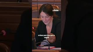 Une élue siège au Conseil de Paris avec son bébé dans les bras [upl. by Berthoud]