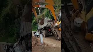 Dexterous Leap Excavator Climbs Steadily Onto Truck [upl. by Reidid]