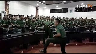 WOW INI DIA VIDEO LANGKA YEL YEL UNIK PERWIRA TNI [upl. by Gaylene882]